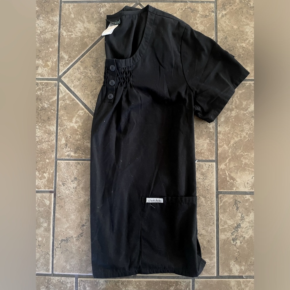 Cherokee scrub top